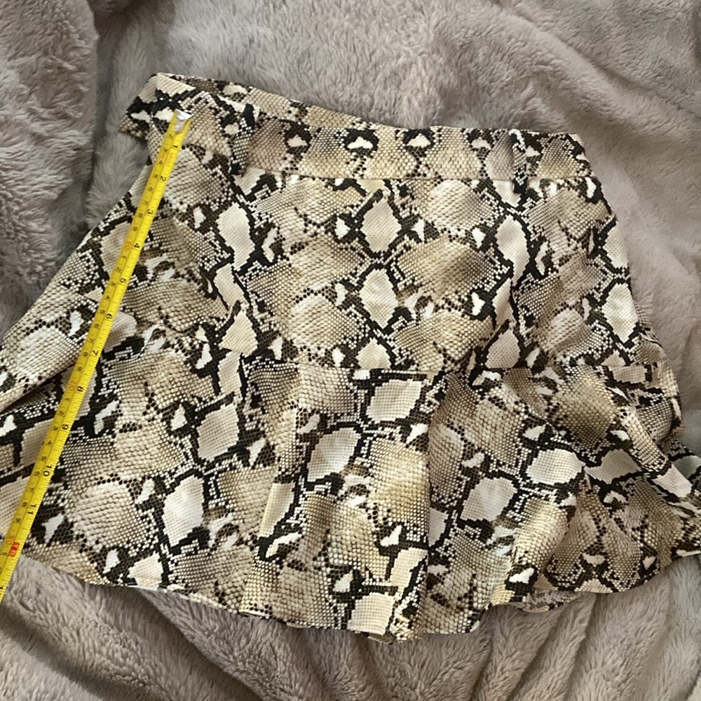 Zara: Snake Pattern Skirt - Picture 2 of 3